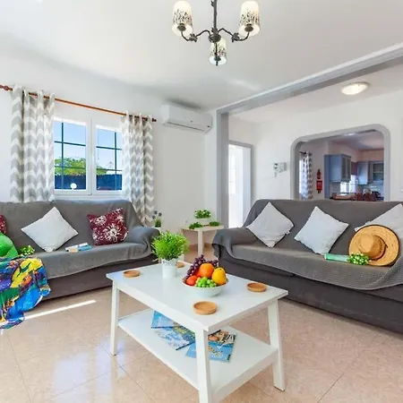 In Sleeps 8 With Pool Air Con And Wifi Вилла *