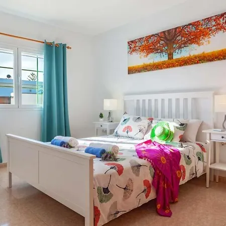 In Sleeps 8 With Pool Air Con And Wifi Villa *