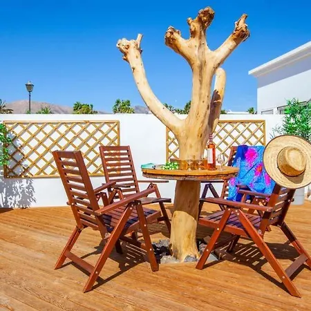 Вилла In Sleeps 8 With Pool Air Con And Wifi Пуэрто-Калеро