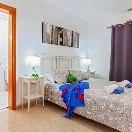 In Sleeps 8 With Pool Air Con And Wifi