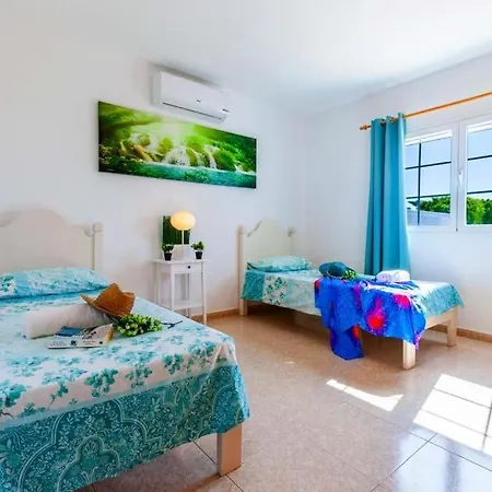 In Sleeps 8 With Pool Air Con And Wifi Пуэрто-Калеро