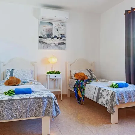 Villa In Sleeps 8 With Pool Air Con And Wifi Puerto Calero