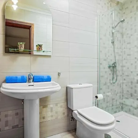 In Sleeps 8 With Pool Air Con And Wifi Вилла *
